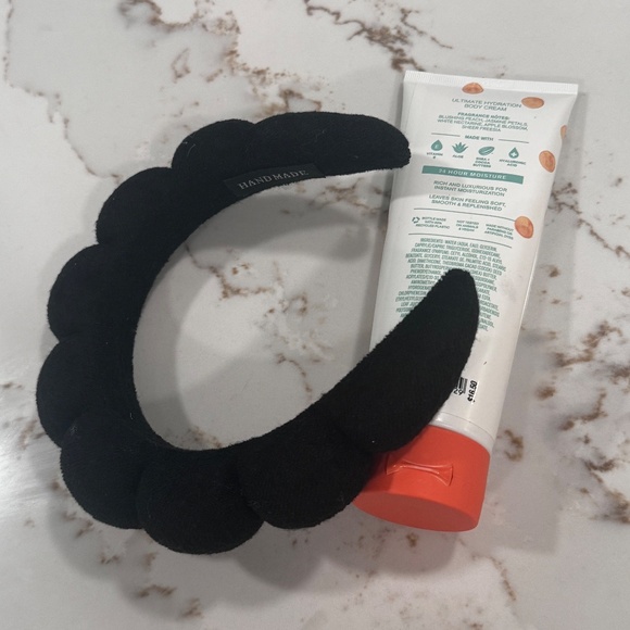 NEW PRETTY AS A PEACH BODY LOTION & HANDMADE HEADBAND FOR FACE WASHING/MAKEUP - Picture 3 of 3